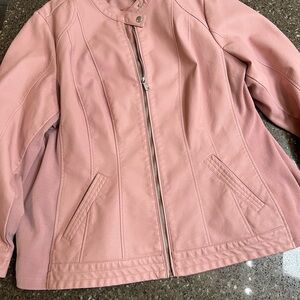 Avenue Plus Size Soft Pink Faux Leather Moto Jacket Size 22/24 Stretch Sides EUC
